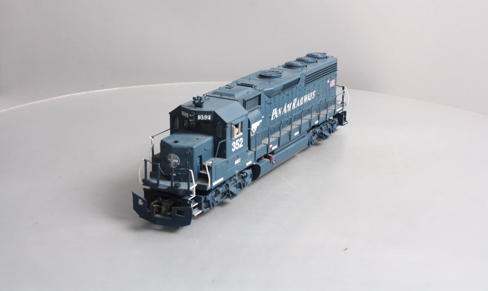 MTH 20-20080-3 O Maine Central GP-40 Non-Powered Diesel Engine #352