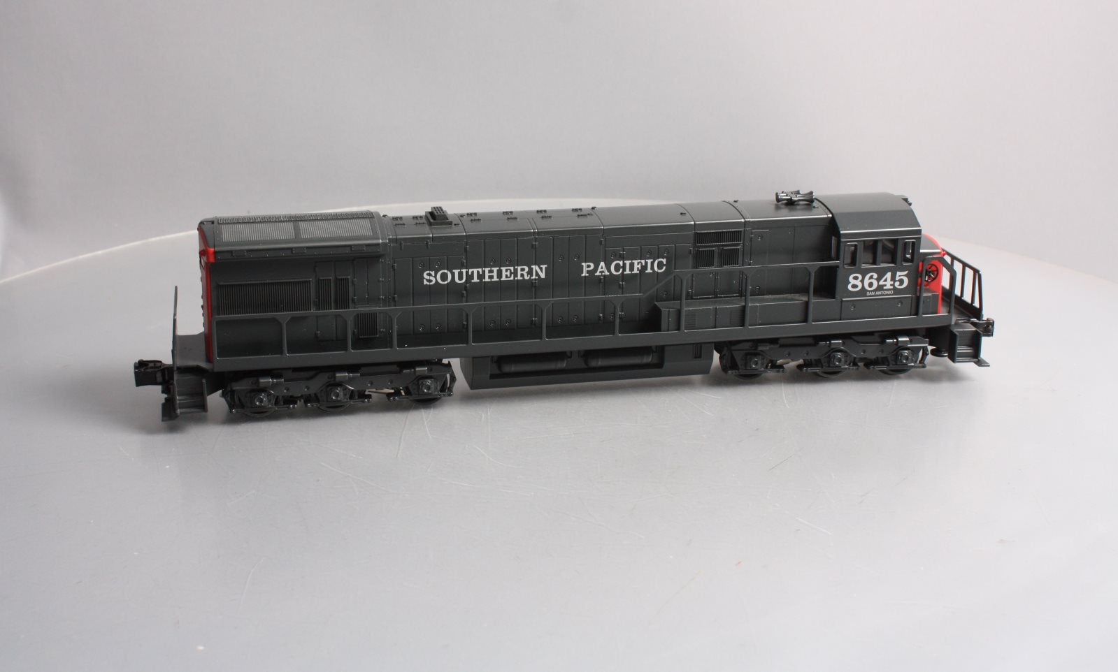 Williams 22210 O Southern Pacific GE U33C Diesel Locomotive w/Horn & Bell #8645
