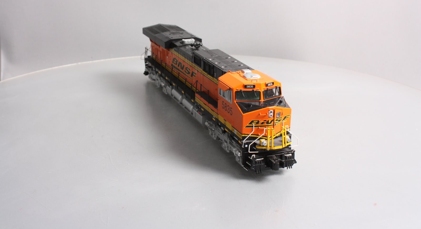 MTH 20-20285-2 O Gauge BNSF ES44AC Diesel Locomotive #5835 w/PS3