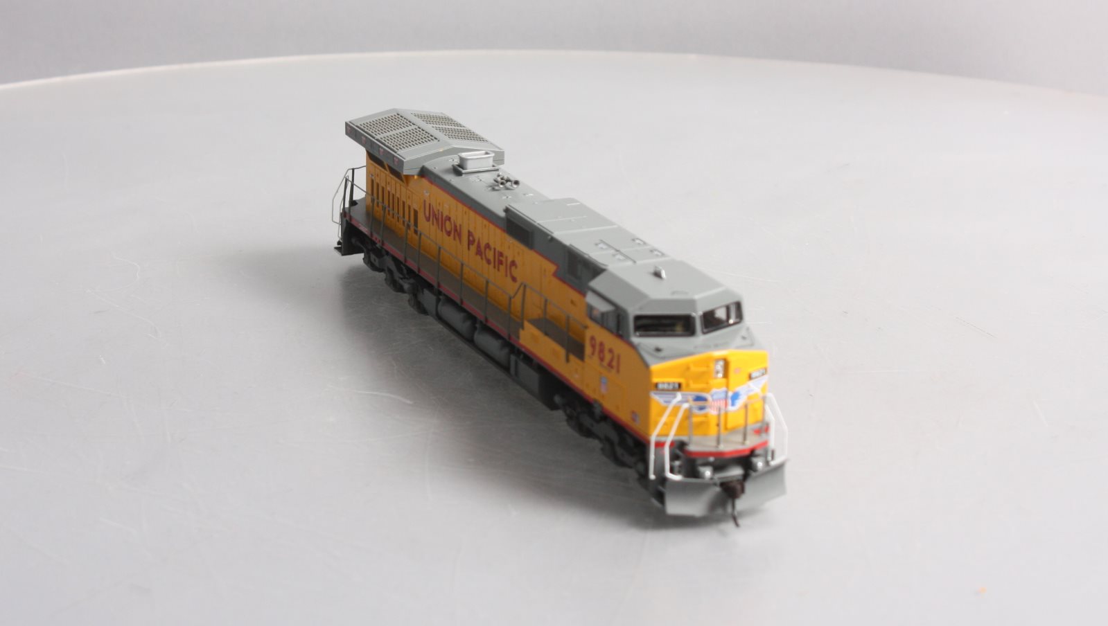 Athearn 80895 HO Scale Union Pacific Dash 9-44cw Diesel Locomotive #9821 LN/Box