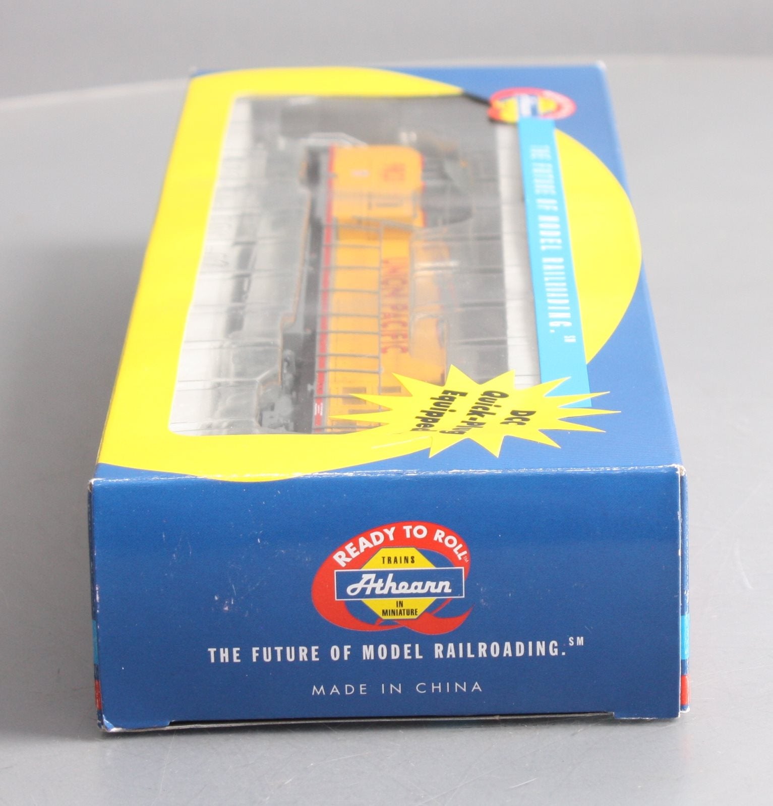 Athearn 80895 HO Scale Union Pacific Dash 9-44cw Diesel Locomotive #9821 LN/Box