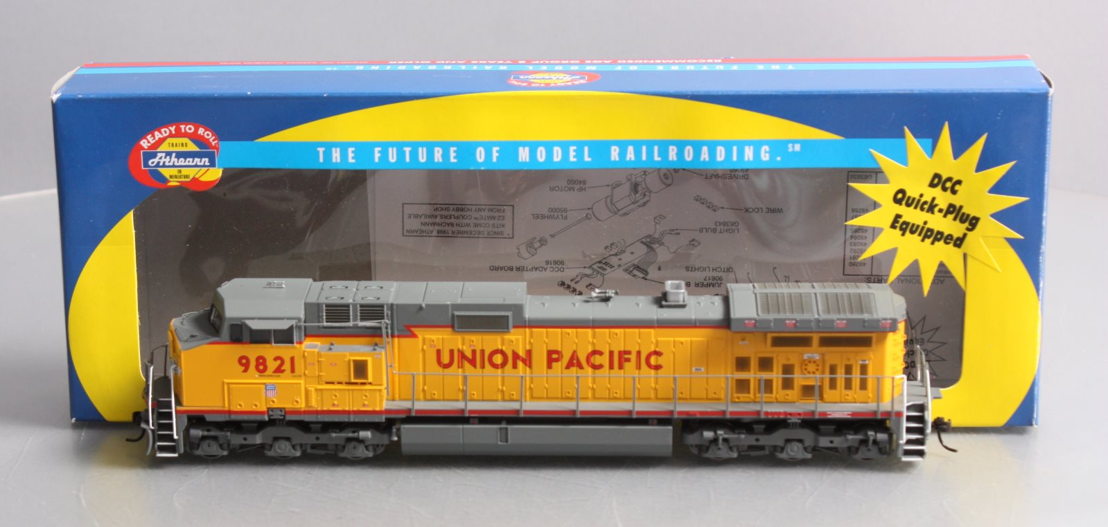 Athearn 80895 HO Scale Union Pacific Dash 9-44cw Diesel Locomotive #9821 LN/Box