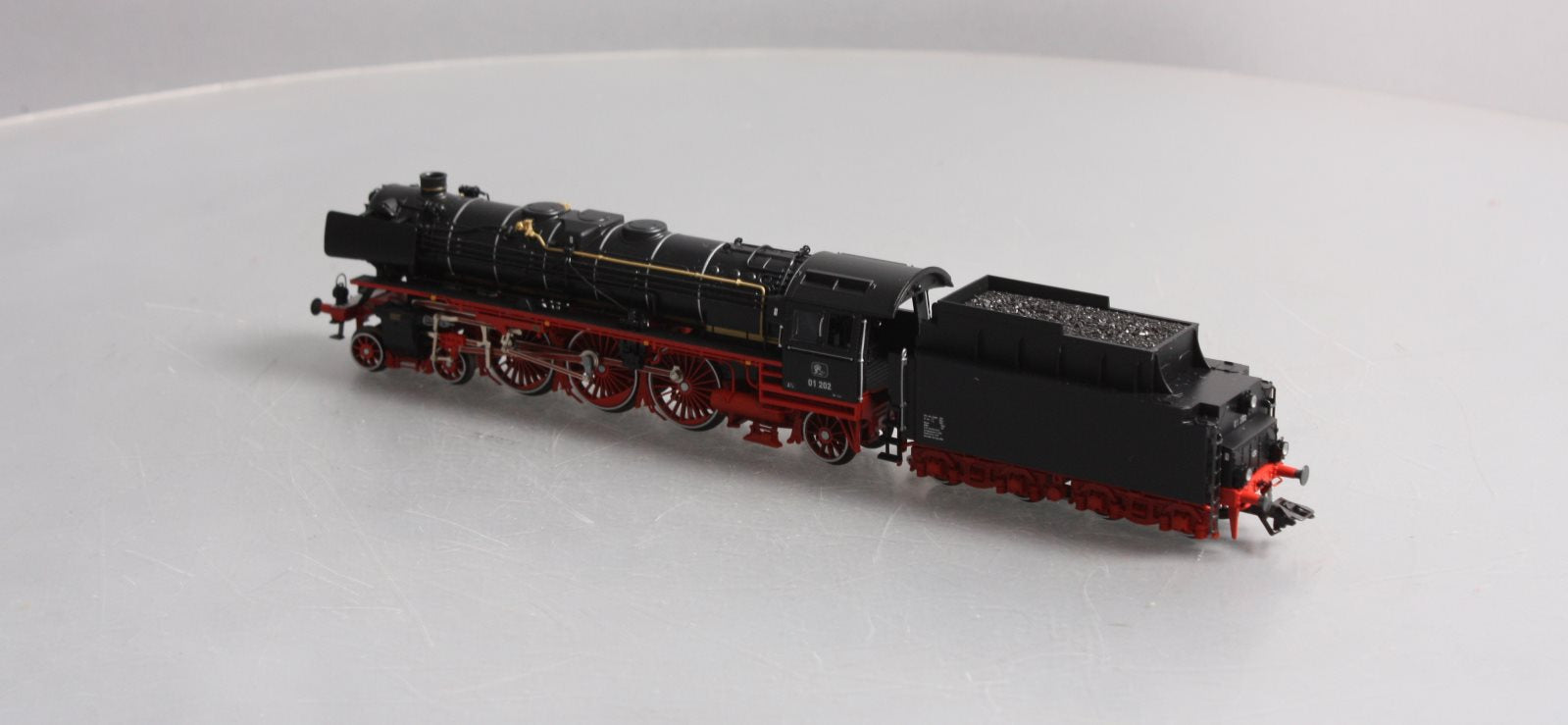 Marklin 39005 HO Express Steam Locomotive with a Tender #01 202