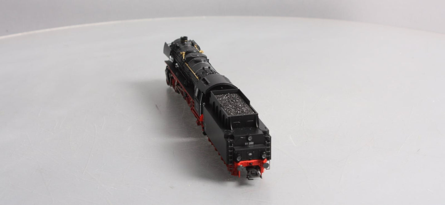 Marklin 39005 HO Express Steam Locomotive with a Tender #01 202