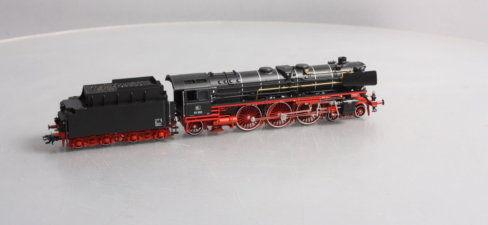 Marklin 39005 HO Express Steam Locomotive with a Tender #01 202