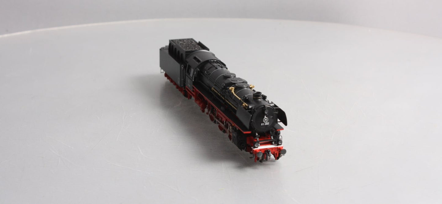 Marklin 39005 HO Express Steam Locomotive with a Tender #01 202
