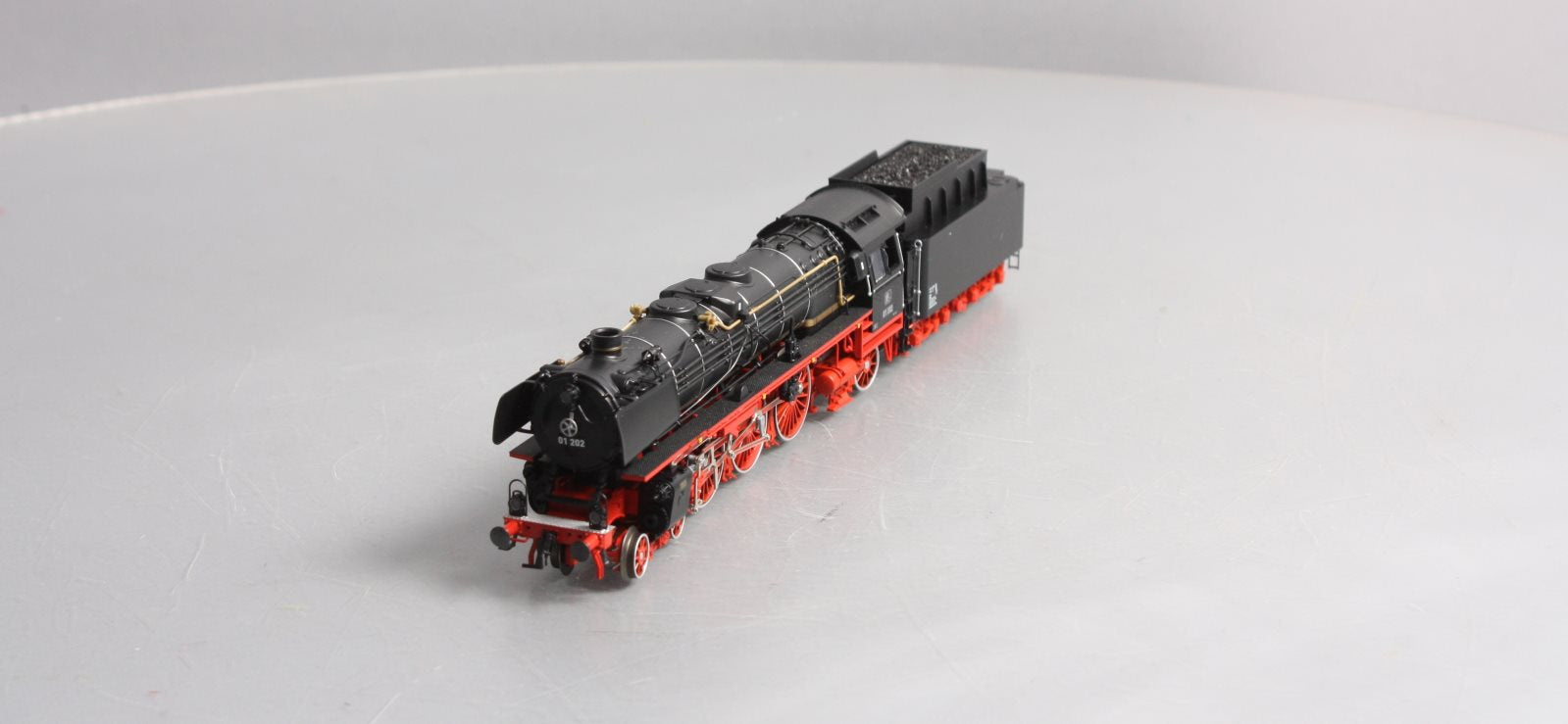 Marklin 39005 HO Express Steam Locomotive with a Tender #01 202