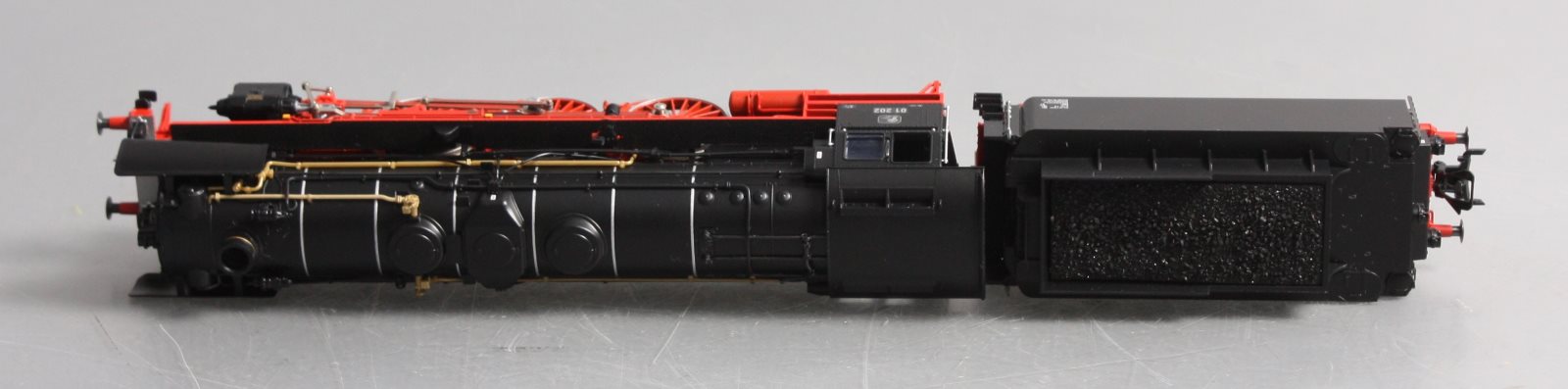 Marklin 39005 HO Express Steam Locomotive with a Tender #01 202