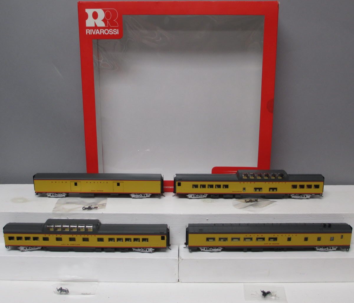 Rivarossi R6998 HO Scale Union Pacific Excursion Passenger Set B LN/Box