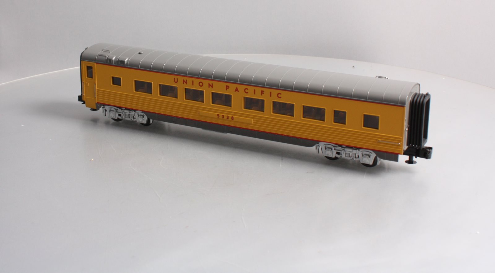 MTH 30-67660 O Gauge Union Pacific 60' Streamline Coach Car #5328 LN/Box