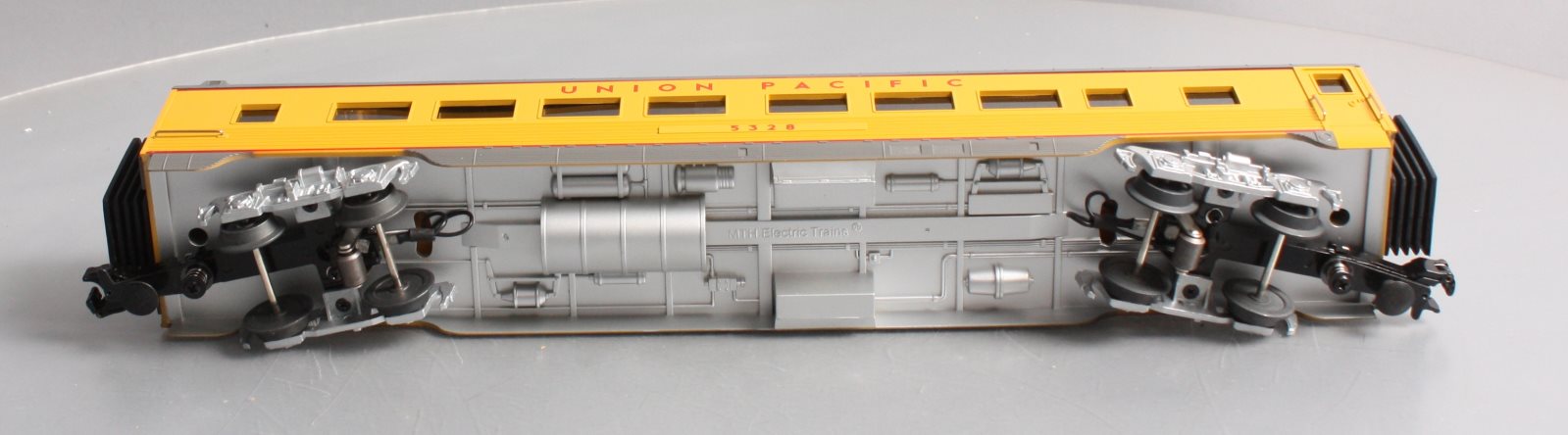 MTH 30-67660 O Gauge Union Pacific 60' Streamline Coach Car #5328 LN/Box