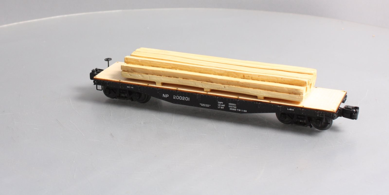 Lionel 6-82851 Northern Pacific 40' Flatcar with Lumber Load