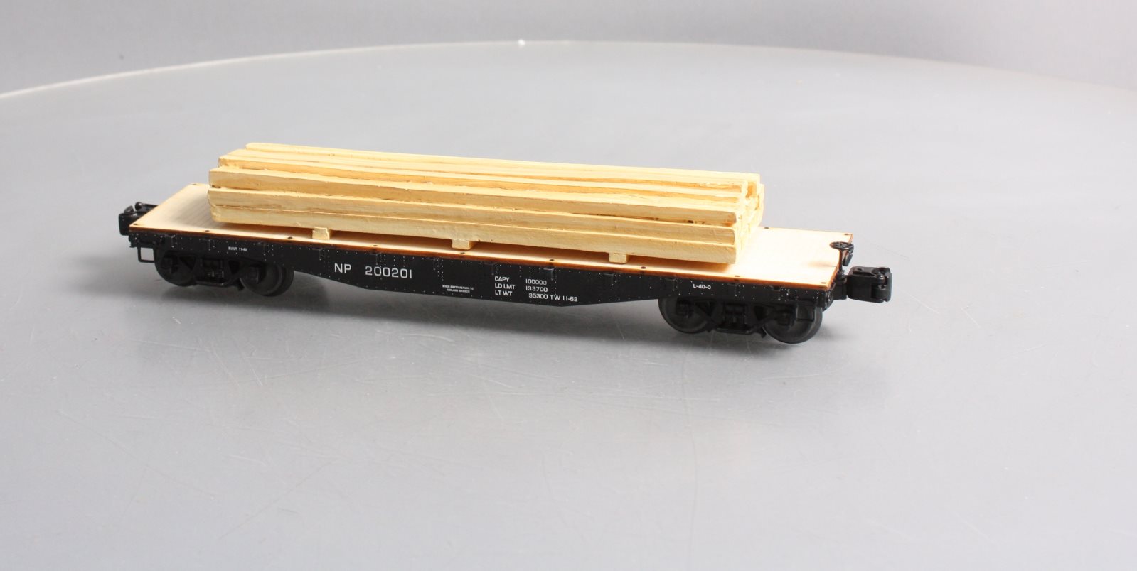 Lionel 6-82851 Northern Pacific 40' Flatcar with Lumber Load