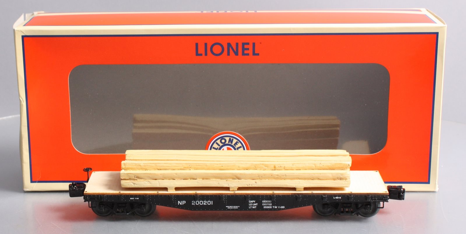 Lionel 6-82851 Northern Pacific 40' Flatcar with Lumber Load