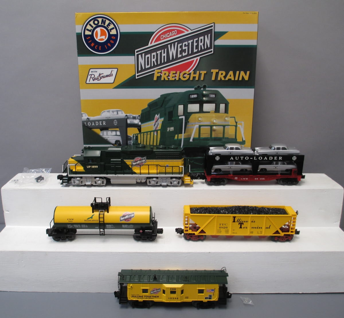 Lionel 6-81029 C&NW Windy City GP38 O Gauge Diesel Freight Train Set