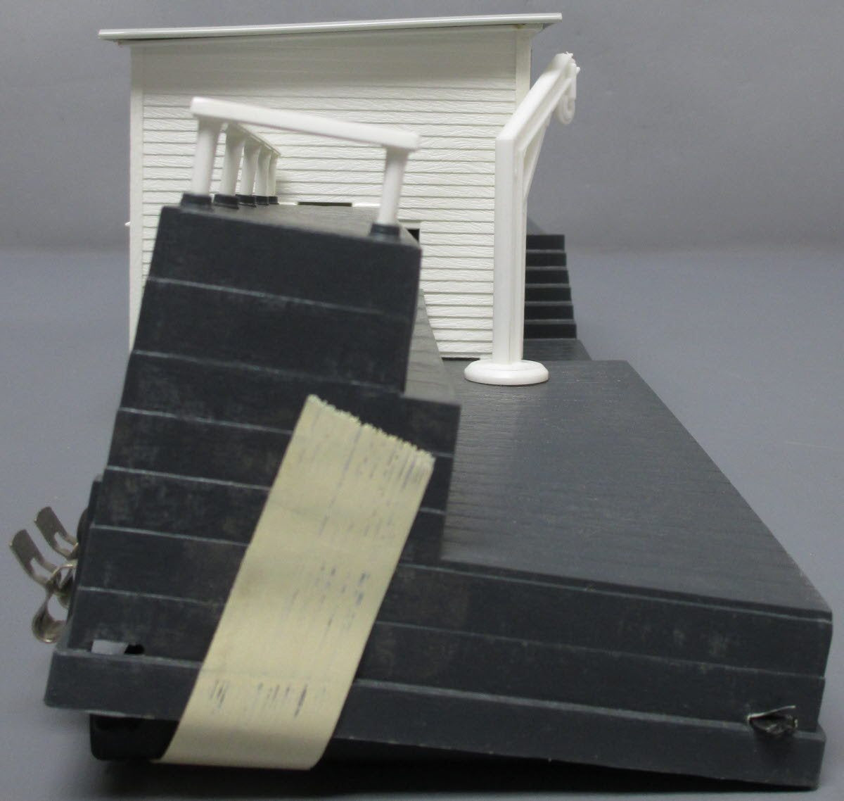 Lionel 6-2301 O Gauge Operating Sawmill NIB