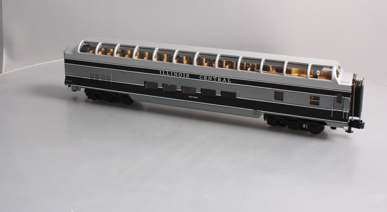 MTH 20-67153 Illinois Central 70 Foot Vista Dome Passenger Car