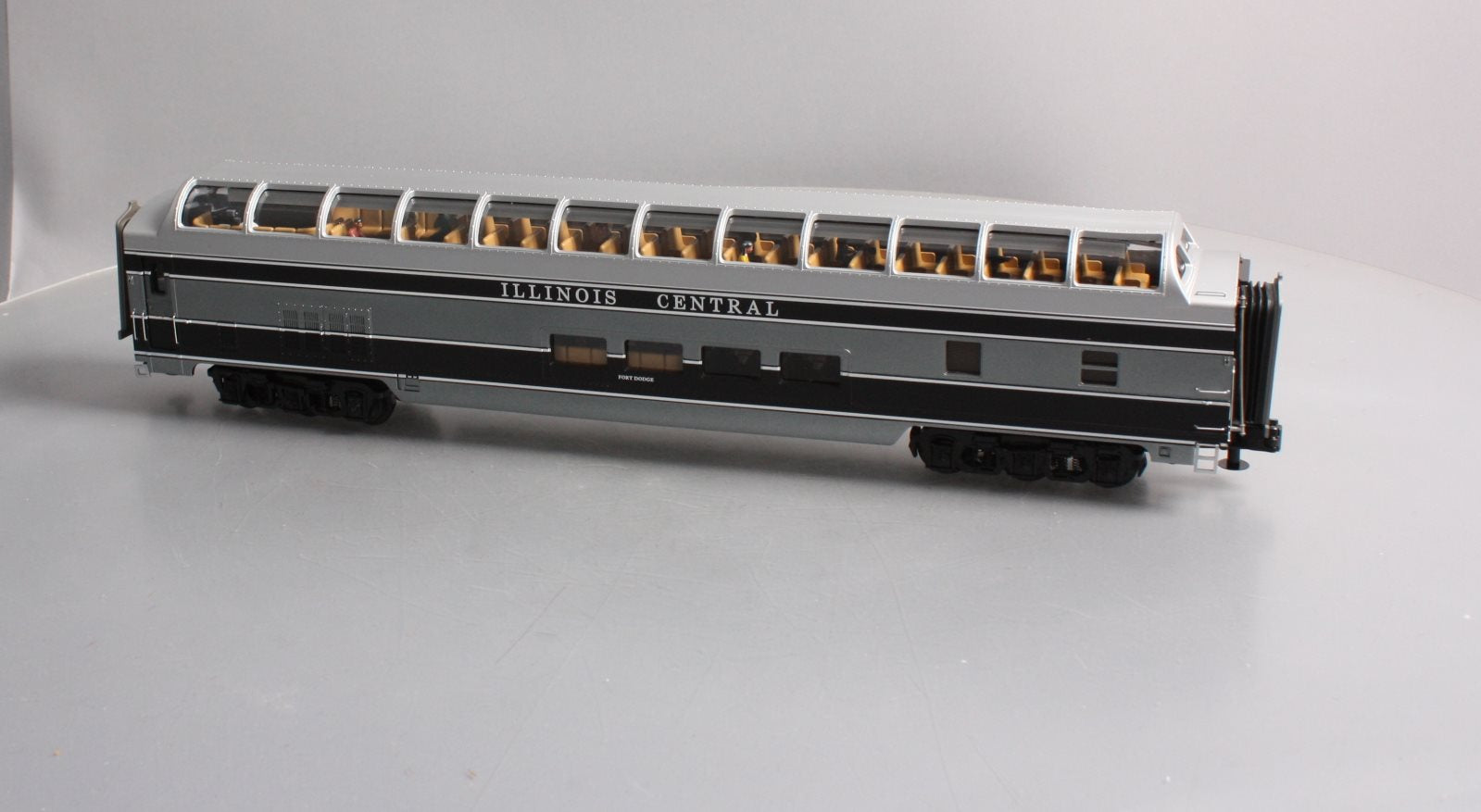 MTH 20-67153 Illinois Central 70 Foot Vista Dome Passenger Car