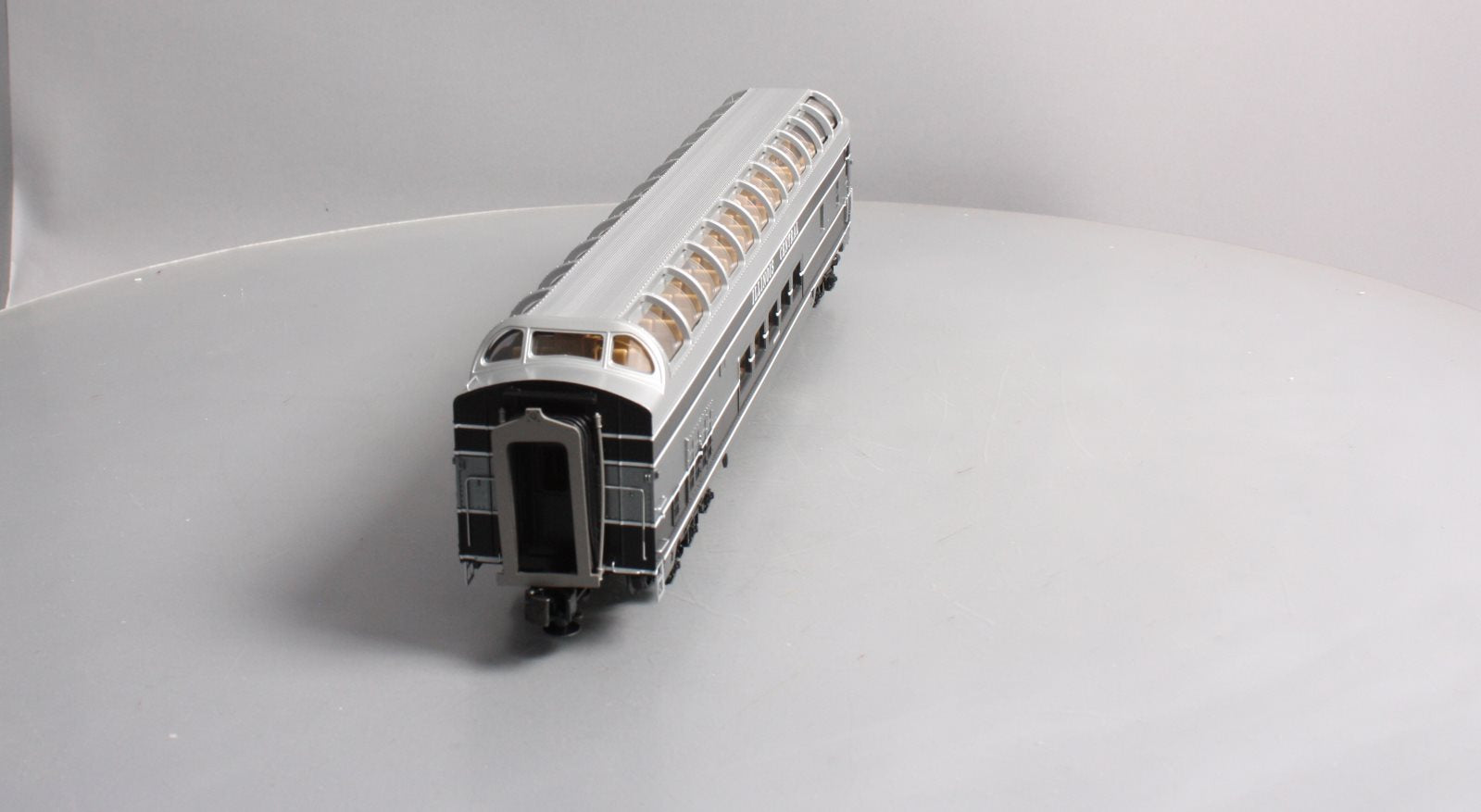 MTH 20-67153 Illinois Central 70 Foot Vista Dome Passenger Car
