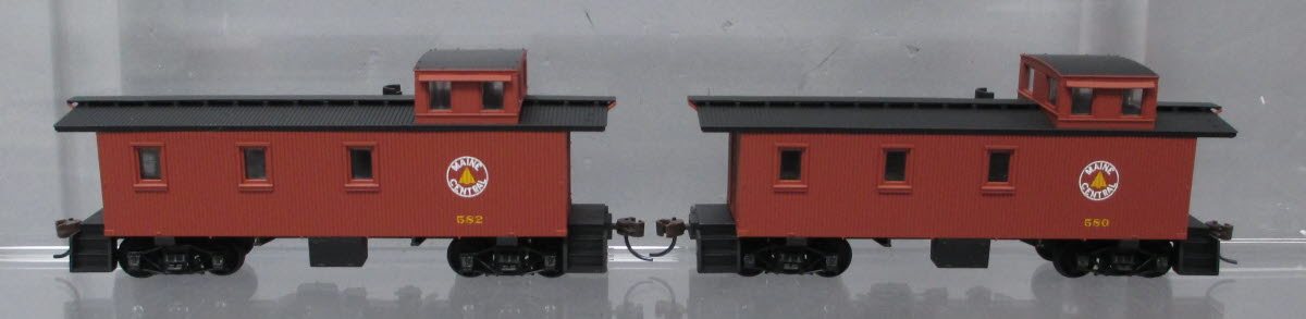 Walthers 932-27504 HO Maine Central 30' Wood Caboose #580/582 (Pack of 2)