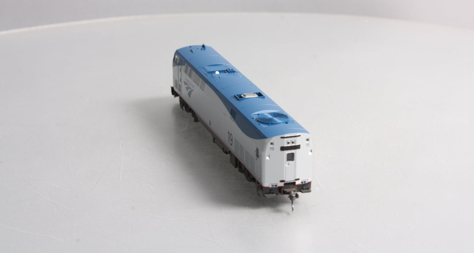 Kato 37-6110 HO Amtrak Phase V GE P42 Genesis Diesel Locomotive #19