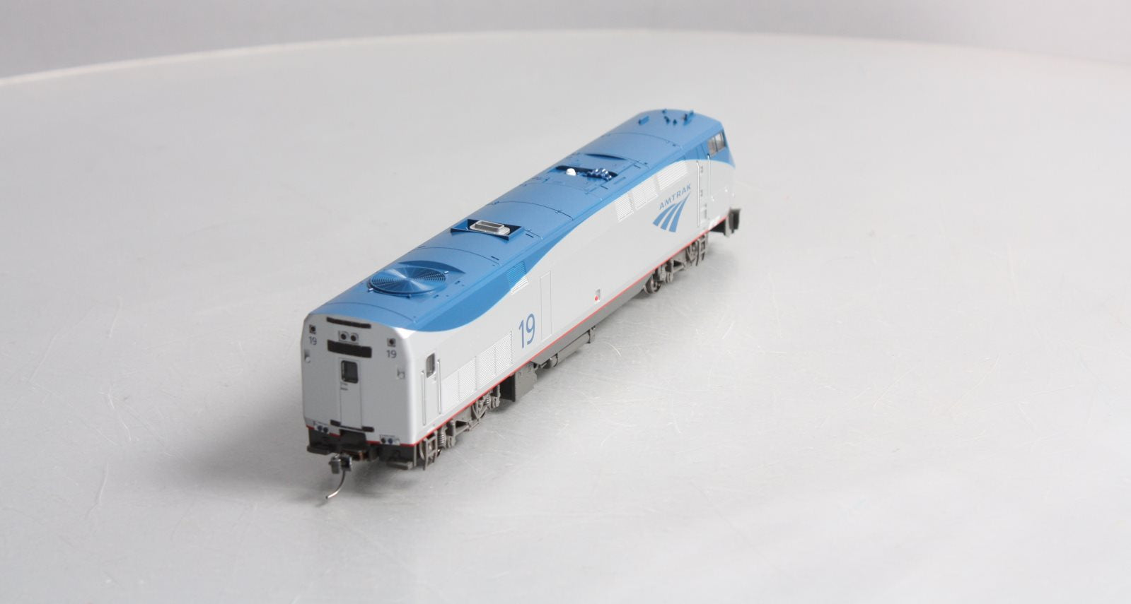 Kato 37-6110 HO Amtrak Phase V GE P42 Genesis Diesel Locomotive #19