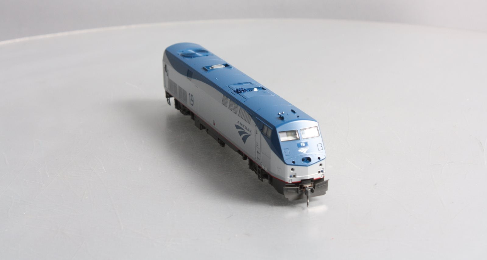 Kato 37-6110 HO Amtrak Phase V GE P42 Genesis Diesel Locomotive #19