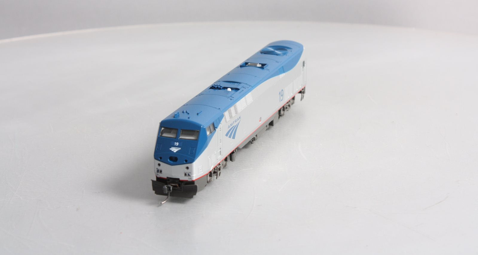Kato 37-6110 HO Amtrak Phase V GE P42 Genesis Diesel Locomotive #19