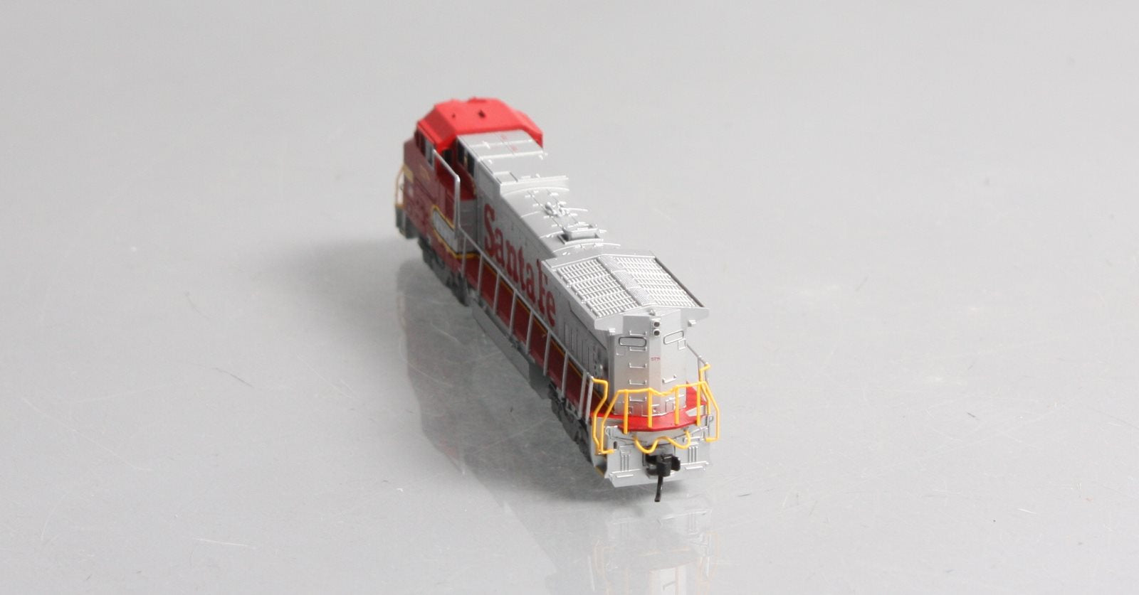 Atlas 48815 N Scale Santa Fe GE Dash 8-40BW Diesel Locomotive #578