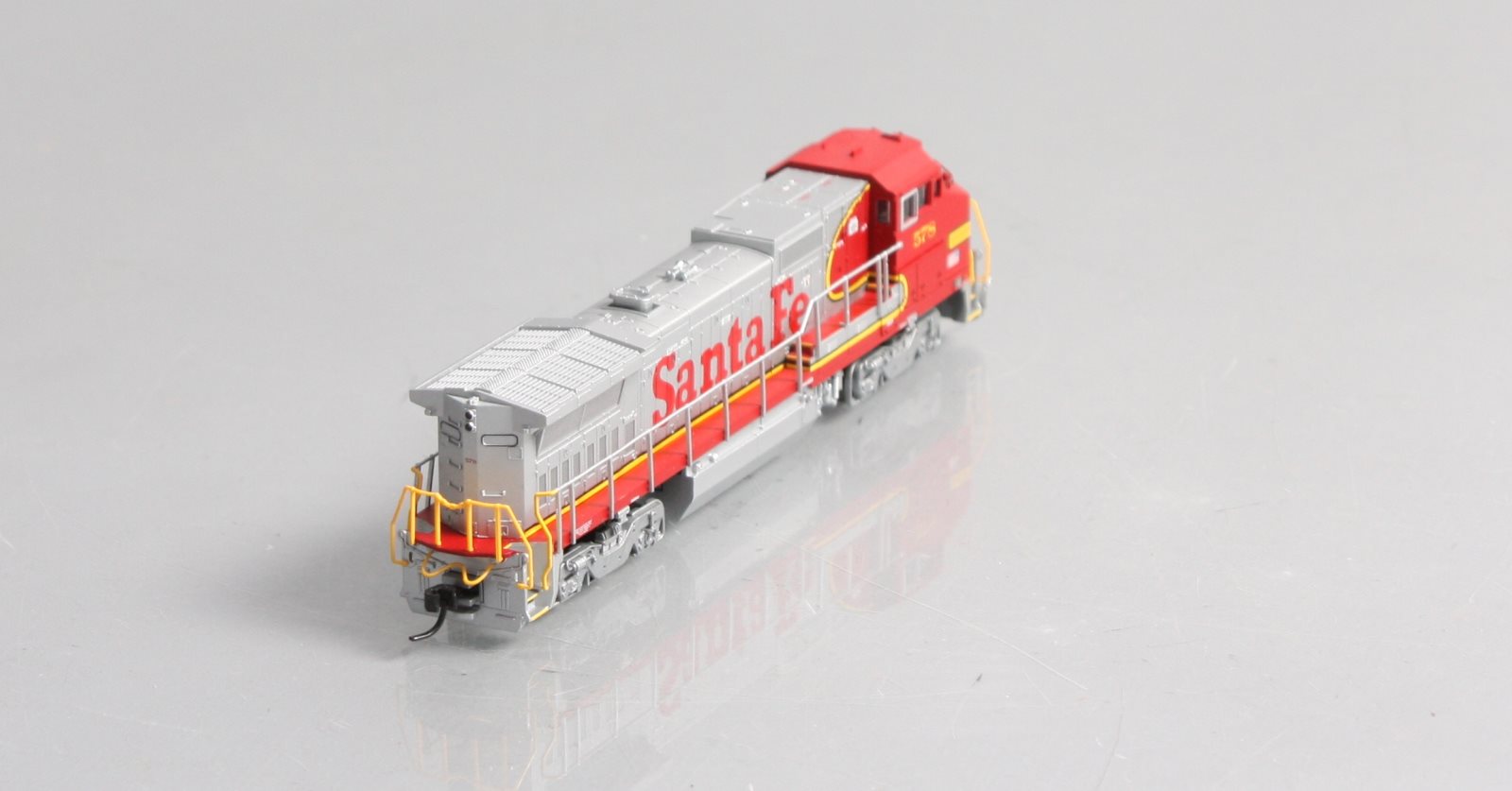 Atlas 48815 N Scale Santa Fe GE Dash 8-40BW Diesel Locomotive #578