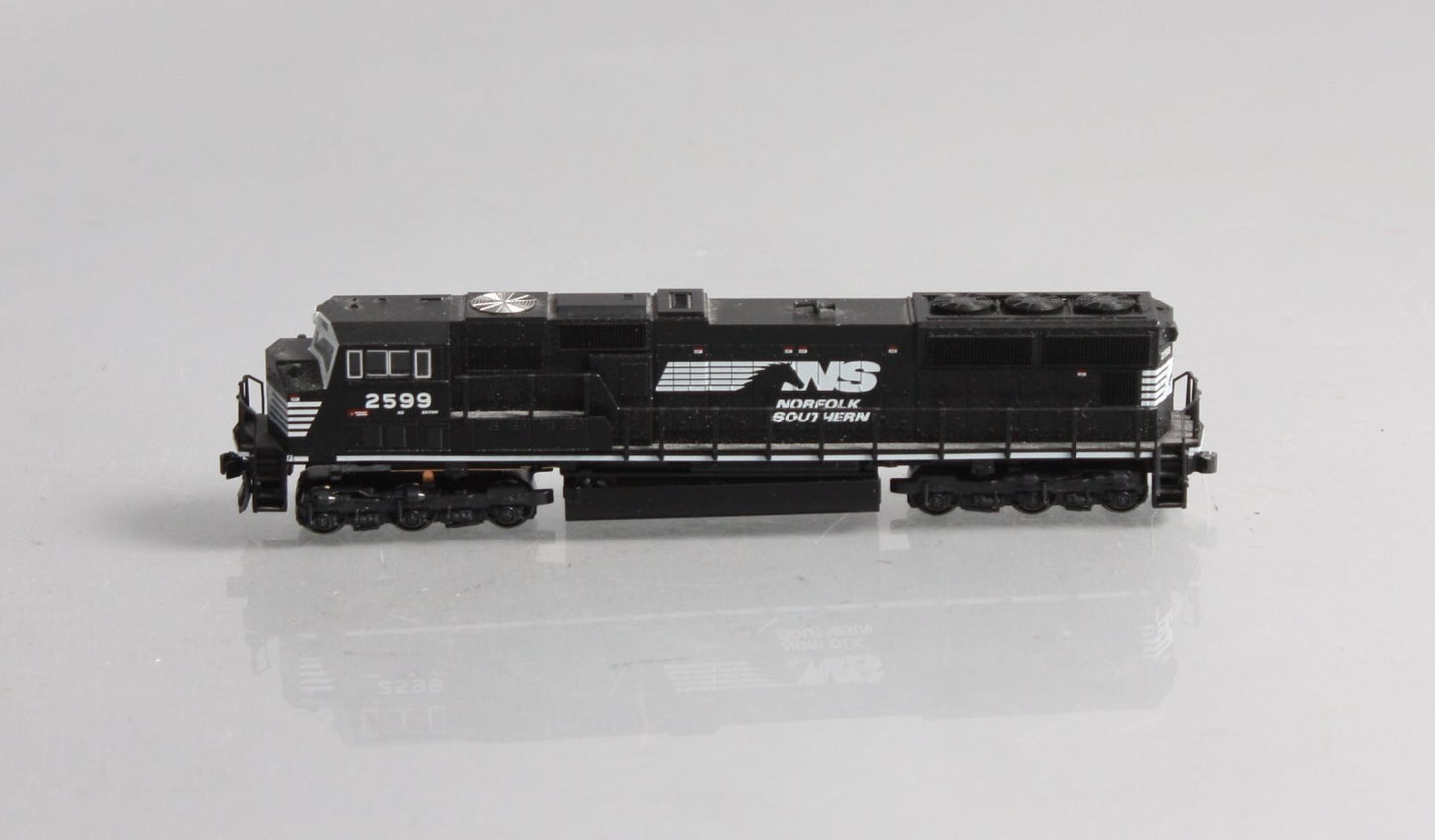 Kato 176-7502 NS SD70M Black w/White Face Diesel Locomotive #2599