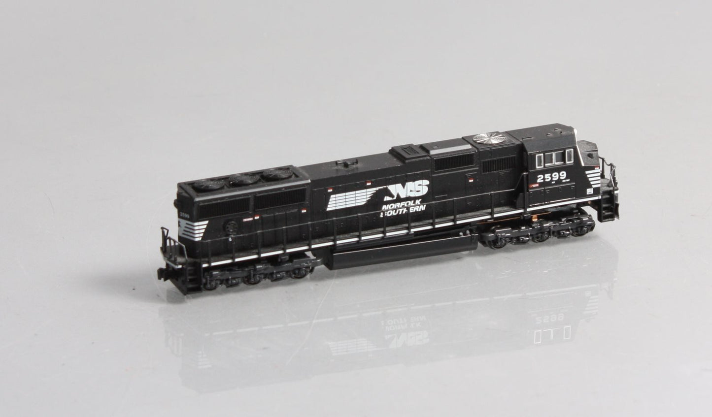 Kato 176-7502 NS SD70M Black w/White Face Diesel Locomotive #2599