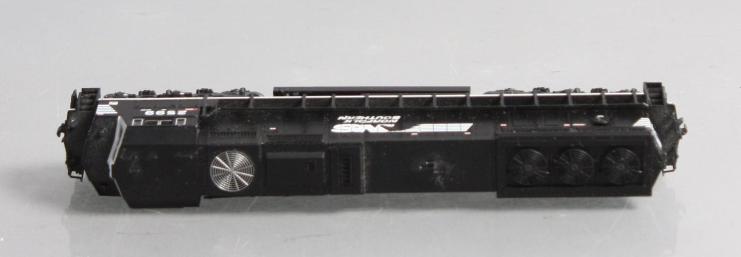 Kato 176-7502 NS SD70M Black w/White Face Diesel Locomotive #2599