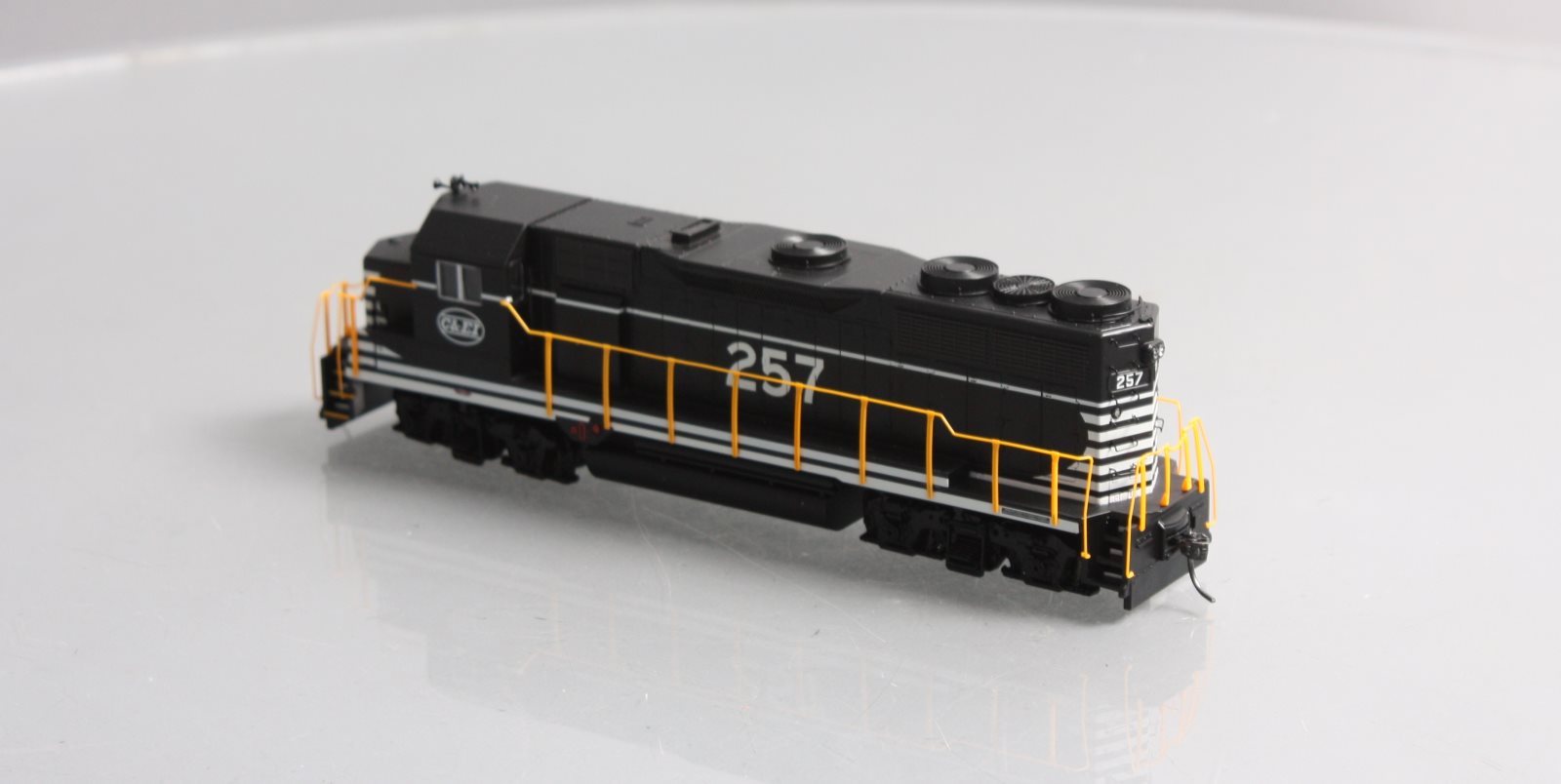 Roundhouse 12241 HO Chicago & Eastern Illinois GP35 Diesel Locomotive #257