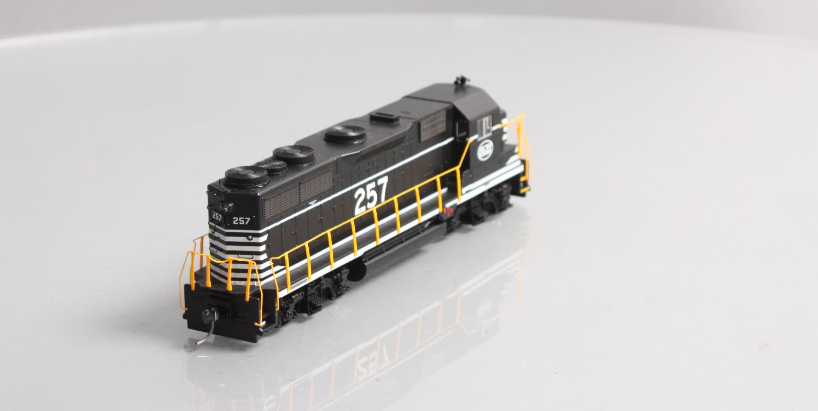 Roundhouse 12241 HO Chicago & Eastern Illinois GP35 Diesel Locomotive #257