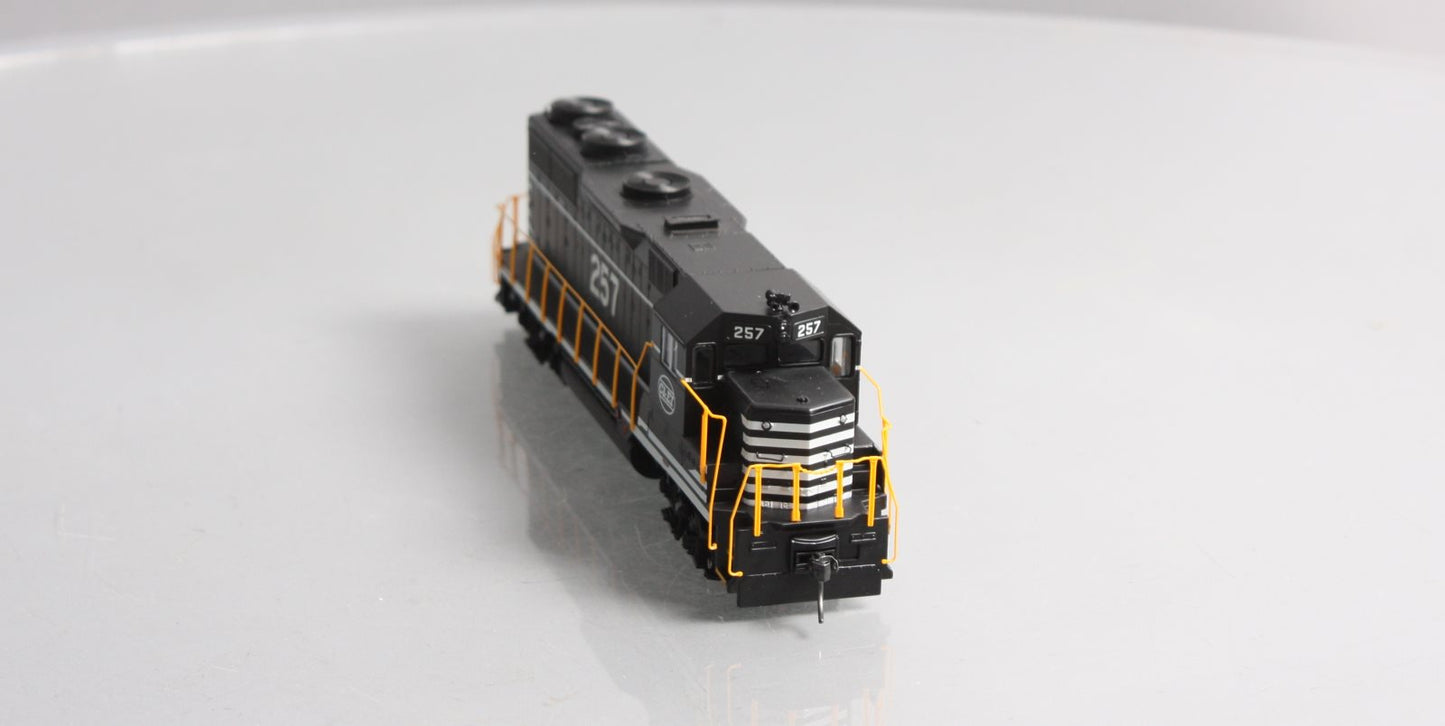 Roundhouse 12241 HO Chicago & Eastern Illinois GP35 Diesel Locomotive #257