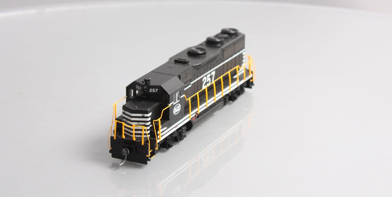 Roundhouse 12241 HO Chicago & Eastern Illinois GP35 Diesel Locomotive #257