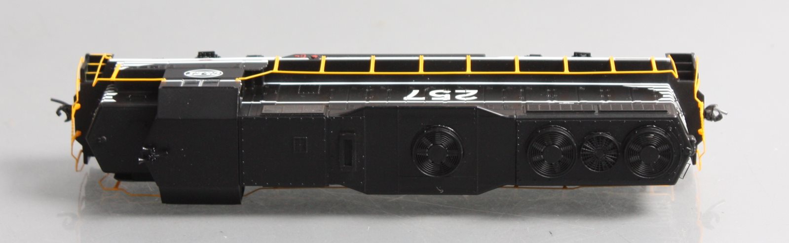 Roundhouse 12241 HO Chicago & Eastern Illinois GP35 Diesel Locomotive #257