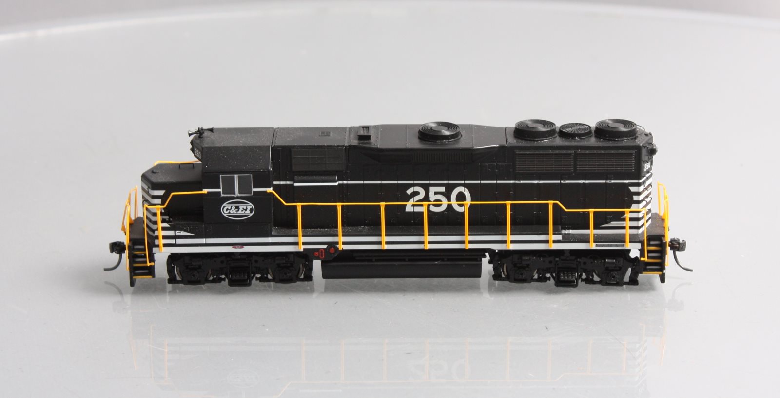 Roundhouse 12240 HO Chicago & Eastern Illinois GP35 Diesel Locomotive #250