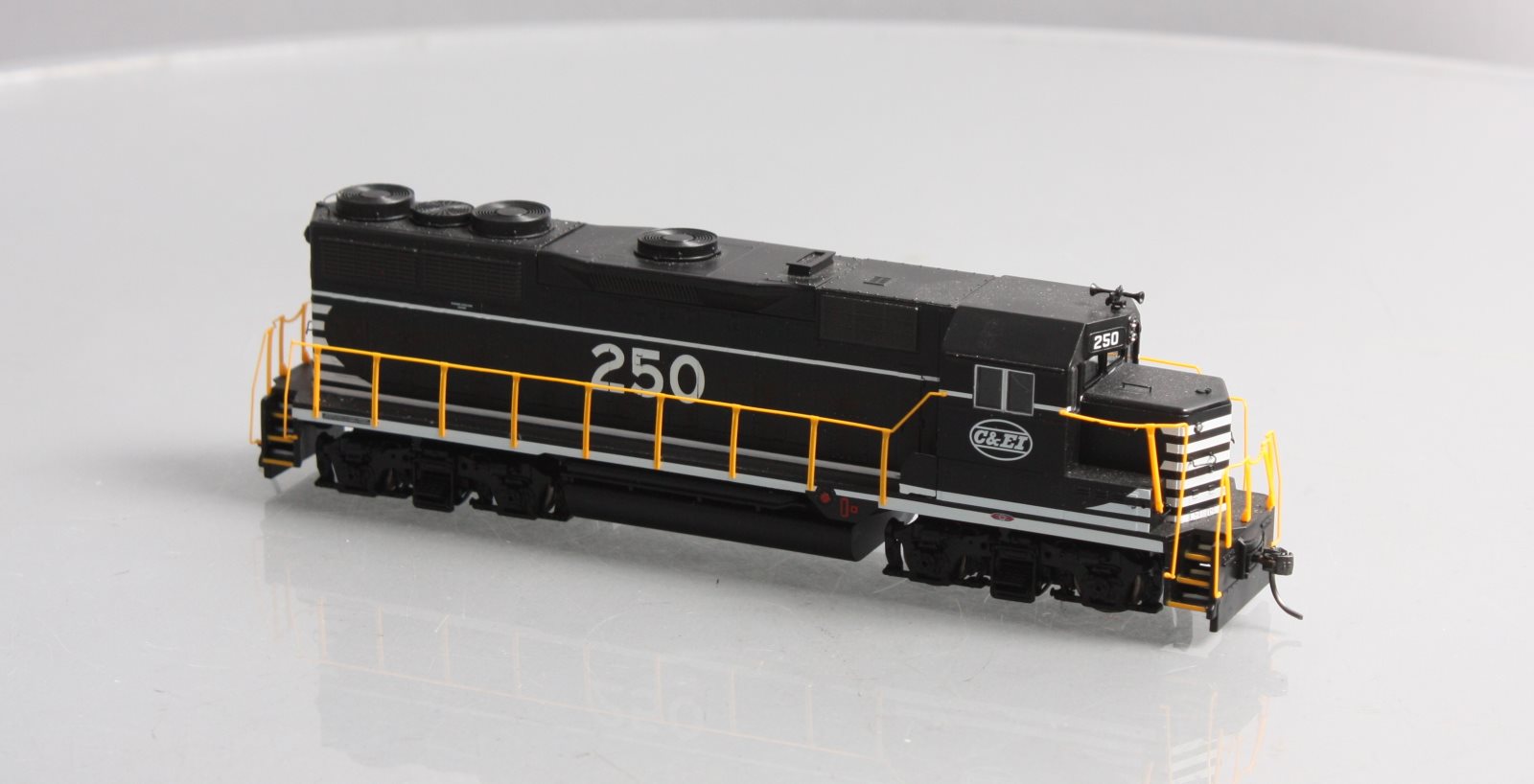 Roundhouse 12240 HO Chicago & Eastern Illinois GP35 Diesel Locomotive #250