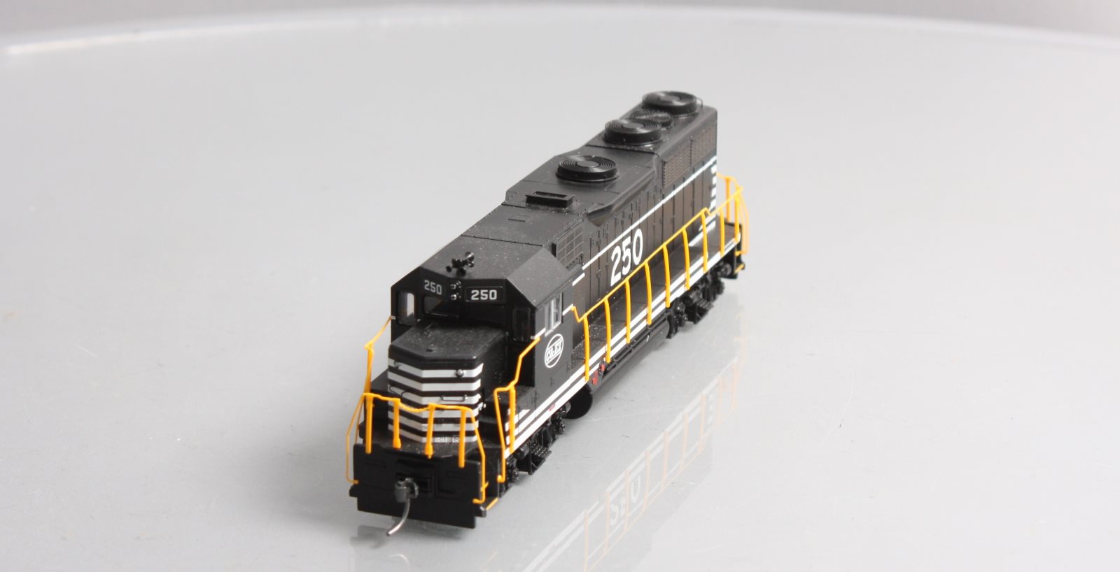 Roundhouse 12240 HO Chicago & Eastern Illinois GP35 Diesel Locomotive #250