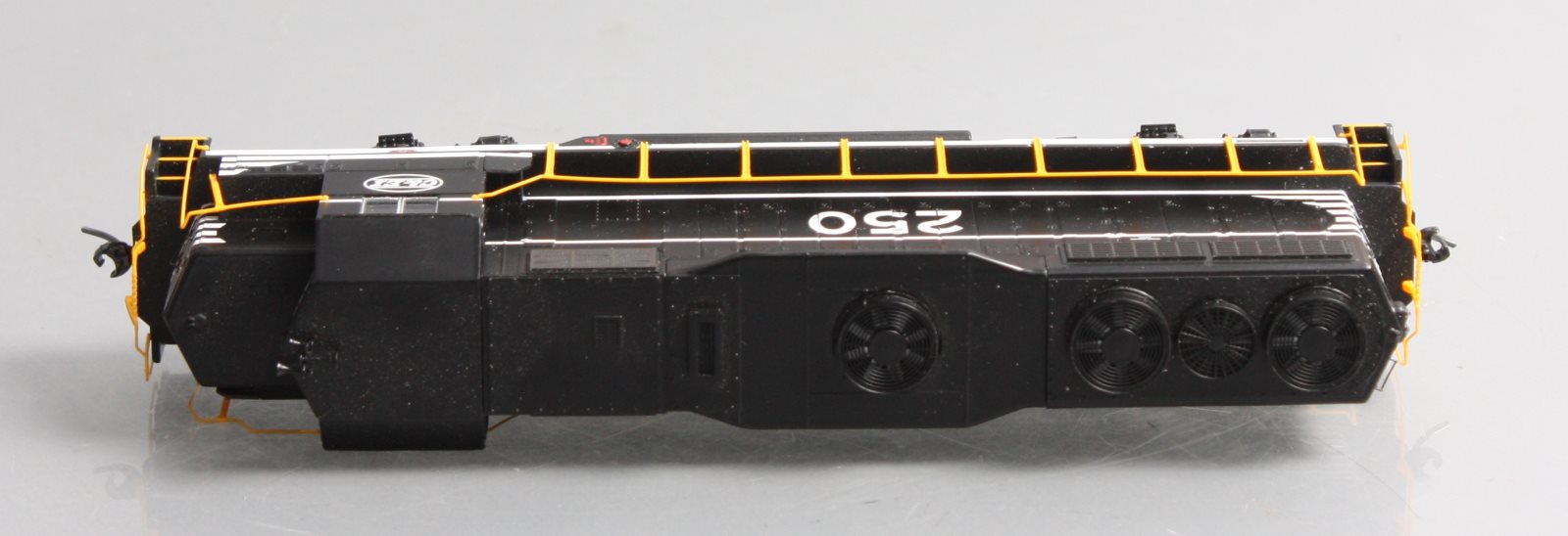 Roundhouse 12240 HO Chicago & Eastern Illinois GP35 Diesel Locomotive #250