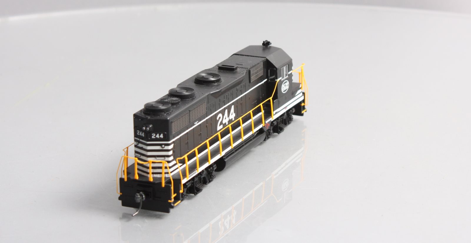 Roundhouse 12239 HO Chicago & Eastern Illinois GP35 Diesel Locomotive #244