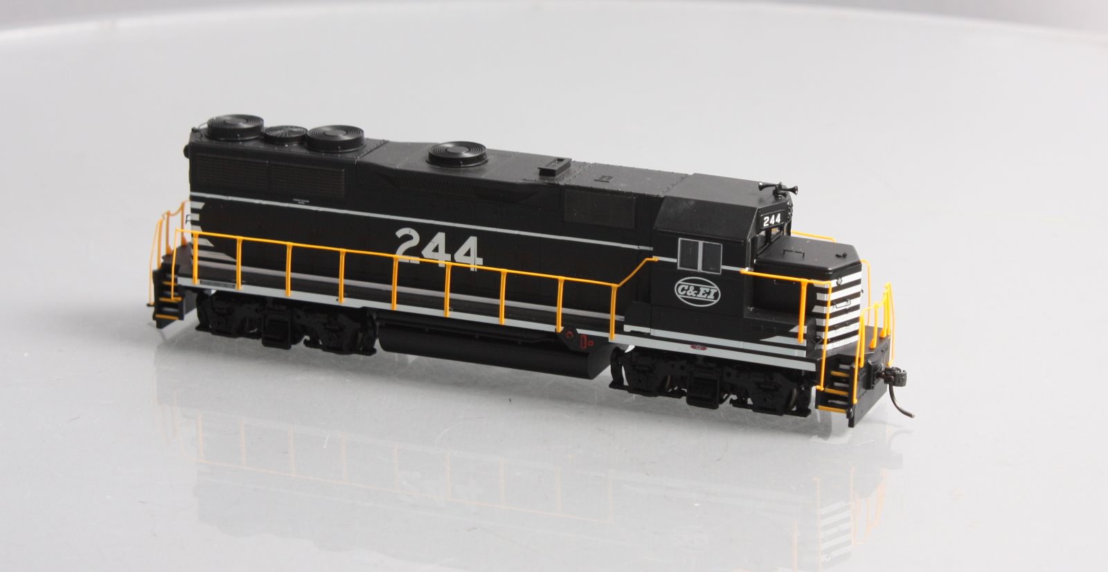 Roundhouse 12239 HO Chicago & Eastern Illinois GP35 Diesel Locomotive #244