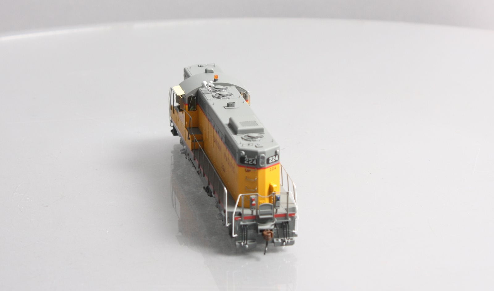 Athearn G64246 HO Union Pacific GP9 Diesel Locomotive with DCC & Sound #224