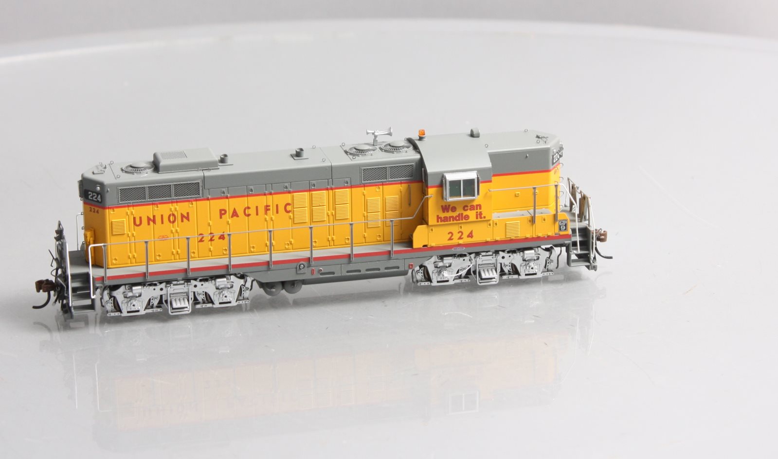 Athearn G64246 HO Union Pacific GP9 Diesel Locomotive with DCC & Sound #224