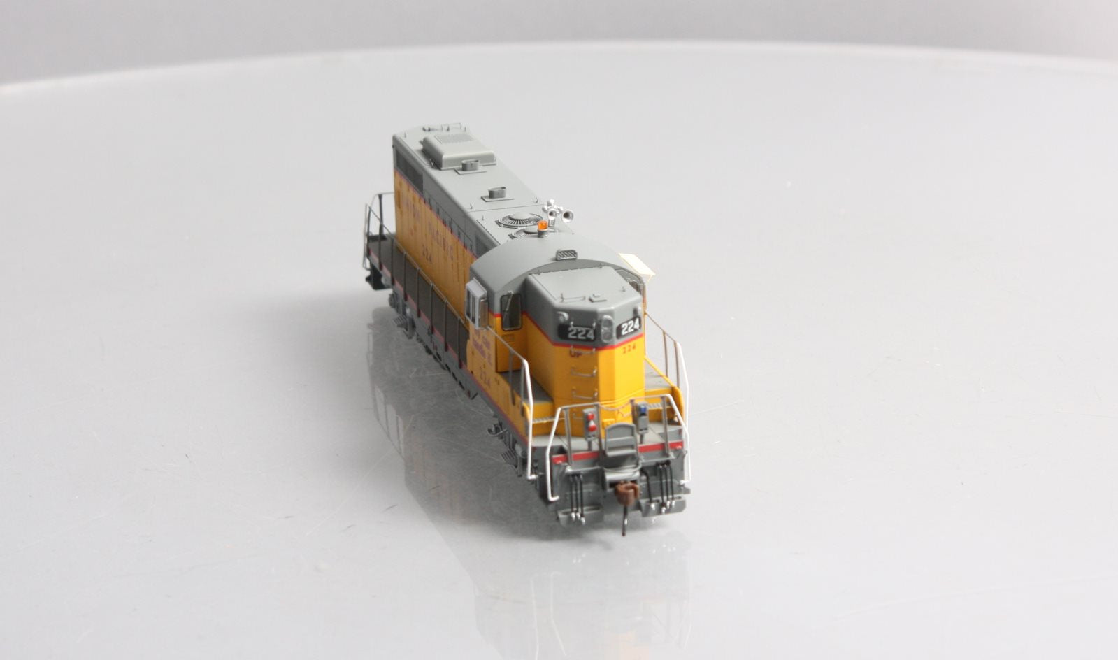 Athearn G64246 HO Union Pacific GP9 Diesel Locomotive with DCC & Sound #224