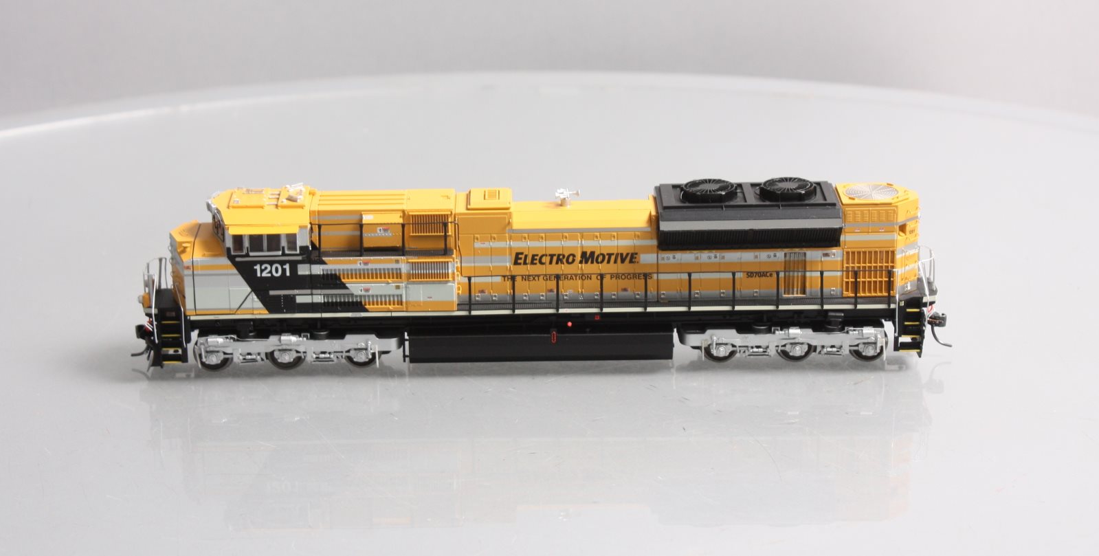 Athearn G68723 HO Scale EMD SD70ACe Diesel Locomotive #1201 – Trainz