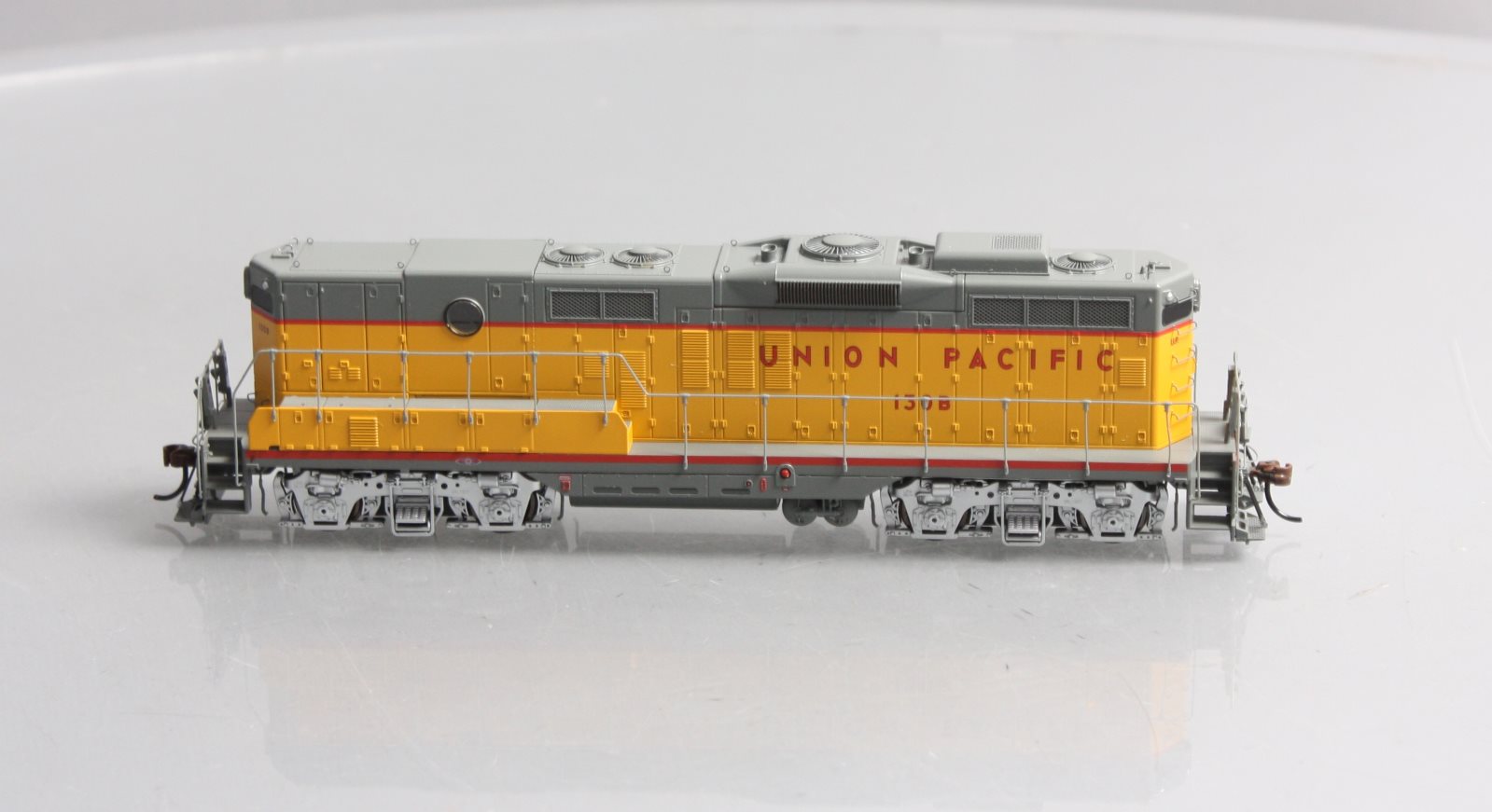 Athearn G78204 HO Union Pacific GP9B Diesel Locomotive #130B w/ DCC and Sound