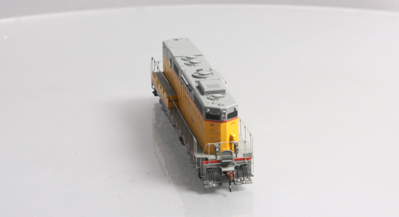 Athearn G78204 HO Union Pacific GP9B Diesel Locomotive #130B w/ DCC and Sound